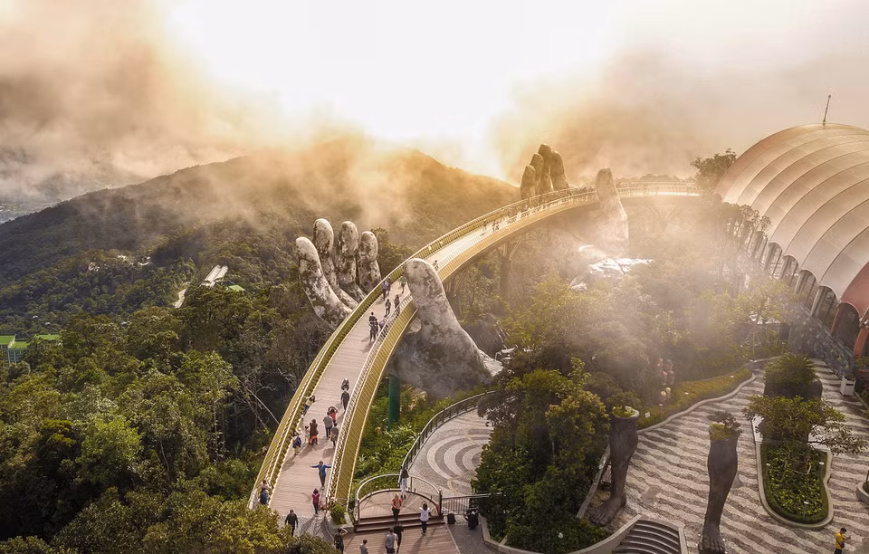 El Puente Dorado fue seleccionado por lectores jóvenes, nacidos entre 1982-2000, del periódico británico Daily Mail para la lista de nuevas maravillas del mundo. (Foto: VNA)