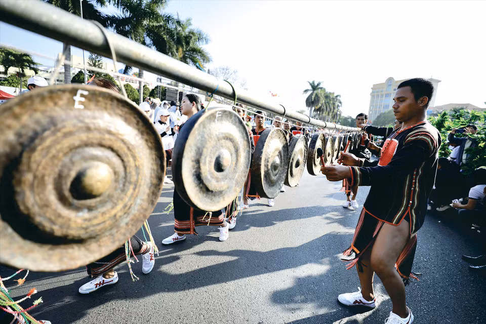 El sonido de los gongs resuena durante el Festival Buon Me Thuot. (Foto: VNA)