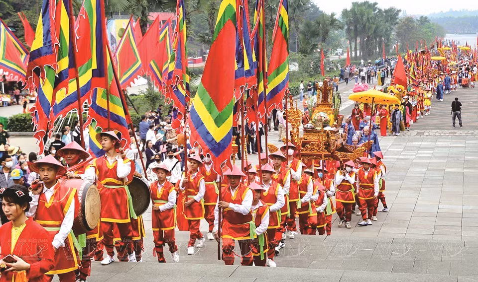 El Festival del Templo Hung se celebra el 10 de marzo (calendario lunar) de cada año para rendir culto a los fundadores de la nación y atrae a un gran número de turistas de todas partes. (Foto: VNA)