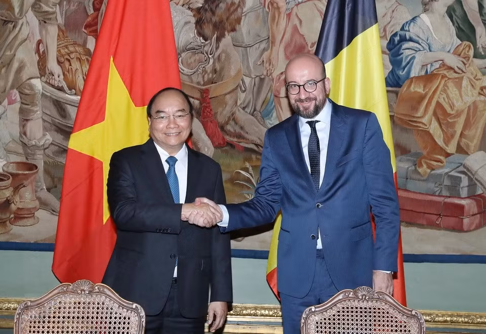 El primer ministro vietnamita Nguyen Xuan Phuc y su homólogo belga Charles Michel. (Fuente: VNA)
