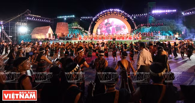 La noche del Festival aumenta el conocimiento y el activo de la comunidad en la presevación, interpretación y desarrollo del carácter cultural típico del pueblo de Tay Nguyen, especialmente la Cultura de los gongs de Tay Nguyen, añadida a la Lista Representativa del Patrimonio Cultural Inmaterial de la Humanidad de la UNESCO en 2005 y reconocido oficialmente en 2008.