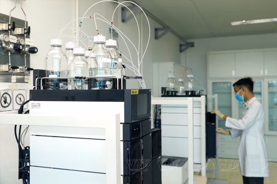 El Centro RETAQ está aplicando las últimas tecnologías japonesas en el campo de las pruebas de alimentos.(Foto: VNA)