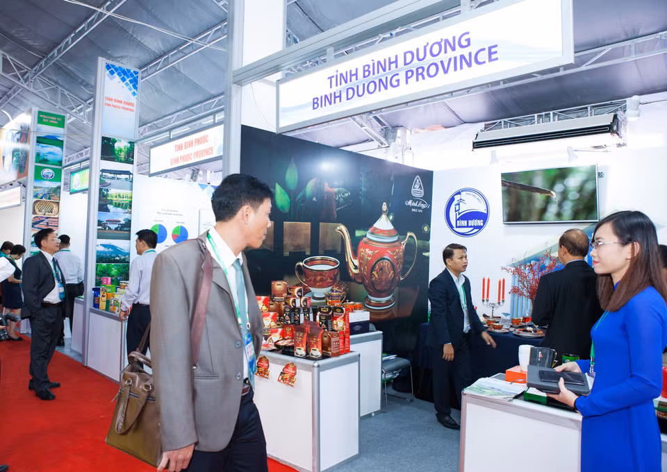 Exposición de Minh Long Exposición de Minh Long en el Centro de Convenciones Ariyana (Fuente: VNA)