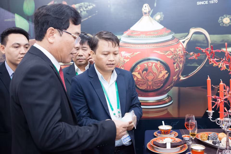 Exposición de Minh Long en el Centro de Convenciones Ariyana (Fuente: VNA)
