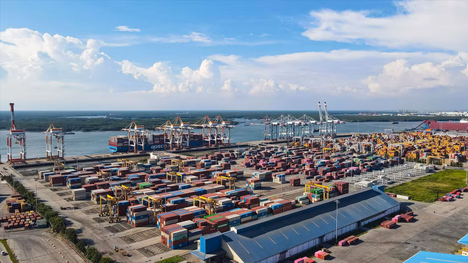 El sistema de almacenamiento y las mercancías de importación y exportación en la terminal Tan Cang-Cai Mep Thi Vai (TCTT). (Fuente: Revista ilustrada)