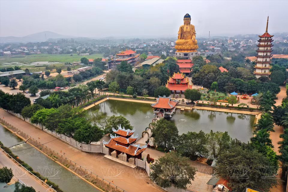Vista panorámica de la pagoda Khai Nguyen, donde se ubica la estatua de Buda de 72 metros de altura. (Fuente: Revista Ilustrada)
