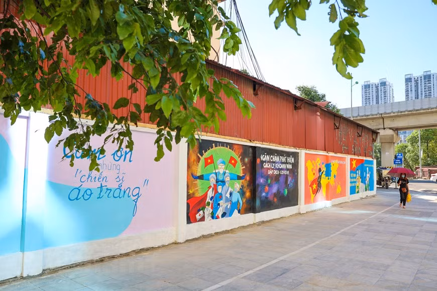 Estas imágenes se encuentran en la intersección entre las callles de Tran Phu y Vu Trong Khanh, en el distrito de Ha Dong, Hanoi (Foto: VNA)