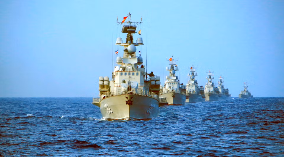 Buques de la Brigada 167 entrenan en el mar. (Fuente: VNA)