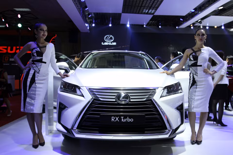 Más de 100 modelos de coches de 13 fabricantes de automóviles se presentan en la exposición. (Foto: VNA)