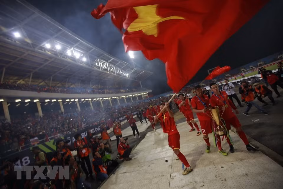 Jugadores del equipo de fútbol vietnamita celebran el título del campeón en la Copa AFF Suzuki 2018 (Fuente: VNA)