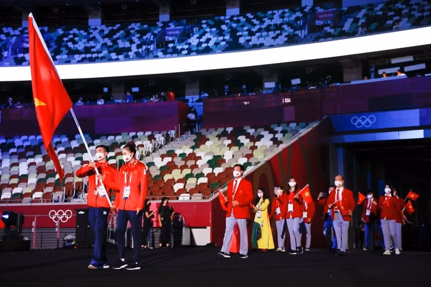 La delegación vietnamita está integrada por 43 miembros, incluidos 18 atletas, quienes competirán en los eventos de natación, levantamiento de pesas, judo, tiro deportivo, bádminton, boxeo, gimnasia, taekwondo, tiro con arco, atletismo y remo (Imagen: Getty Images)
