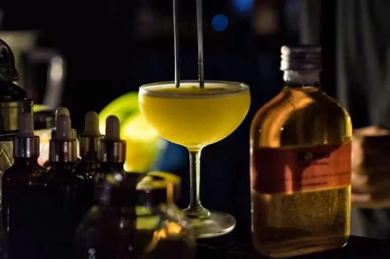 A las nueve y media de la noche, en un bar cercano al lago Truc Bach (Fuente: VNA)