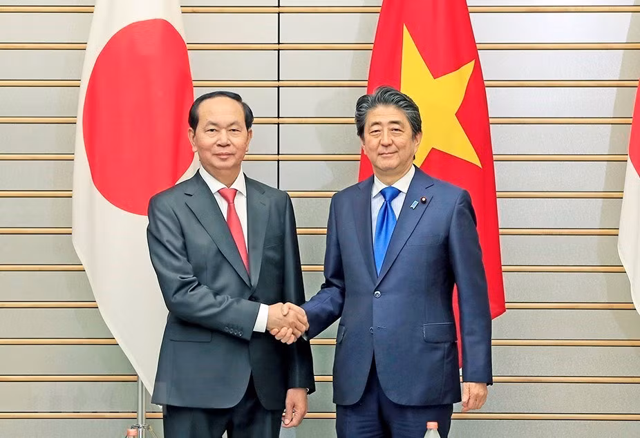 El presidente de Vietnam, Tran Dai Quang, y el primer ministro de Japón, Shinzo Abe, en la reunión (Fuente: VNA)