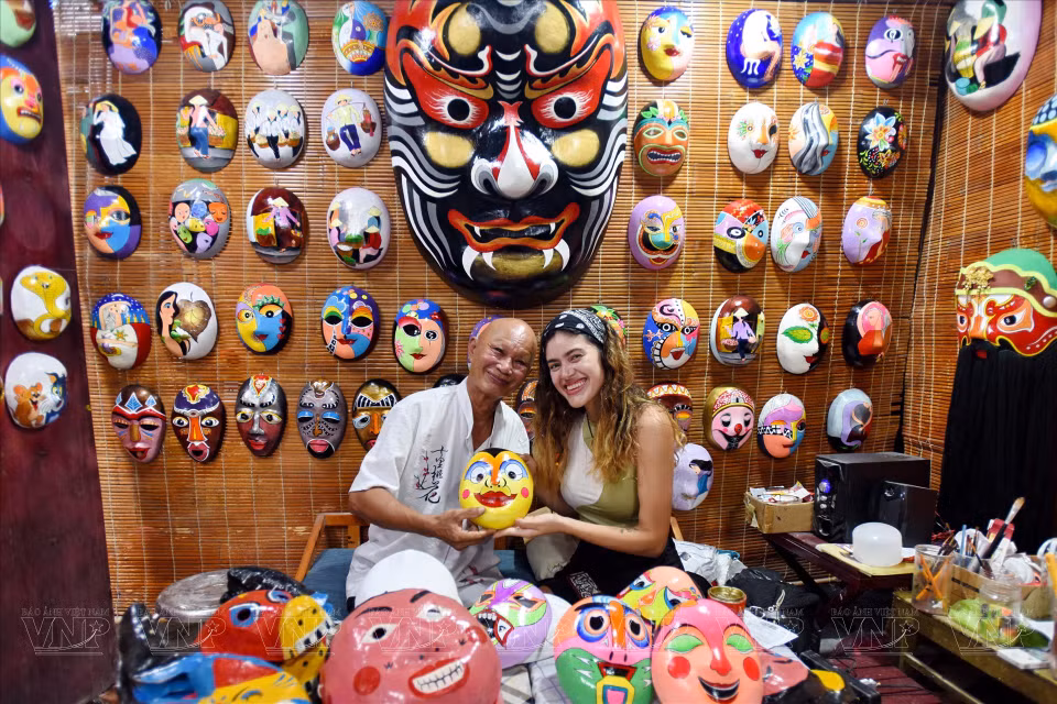 Las máscaras están pintadas según diferentes temas. (Fuente:VNA)