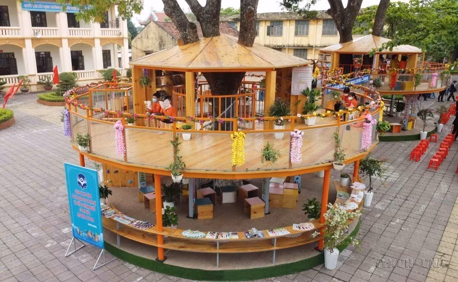 Espacio único de lectura al aire libre en una escuela primaria en el distrito de Vinh Tuong, provincia de Vinh Phuc. (Fuente:VNA)