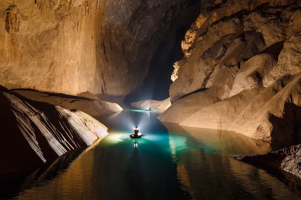 Otro lago dentro de Son Doong, la llamada “Gran Muralla” de Vietnam (Foto de Ryan Deboodt)