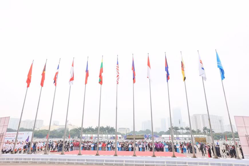 Con una historia de 63 años de consolidación hasta la fecha, los SEA Games siempre se consideran un acontecimiento deportivo regional. Tailandia y Malasia constituyeron los países que albergaron más los SEA Games con seis veces, seguidas por Singapur, Indonesia y Filipinas con cuatro ediciones; Myanmar (tres), Vietnam (dos), Brunei y Laos (1). Este año, Vietnam albergará por segunda vez los SEA Games, previstos a efectuarse del 12 al 23 de mayo venidero. Con el lema "Por un Sudeste Asiático más fuerte", Vietnam desea organizar con éxito los SEA Games 31 y enviar un mensaje al Gobierno y a los pueblos de los países sobre el desarrollo, la solidaridad y la construcción de una Comunidad del bloque regional. (Foto: Vietnam+)