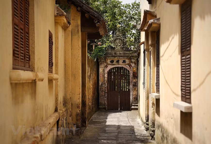Al llegar a la aldea Cuu, los visitantes se sumergirán en un espacio cercano con el estilo de vida sencillo y rústico de los habitantes locales, así como la arquitectura asiática (Fuente: Vietnam+)