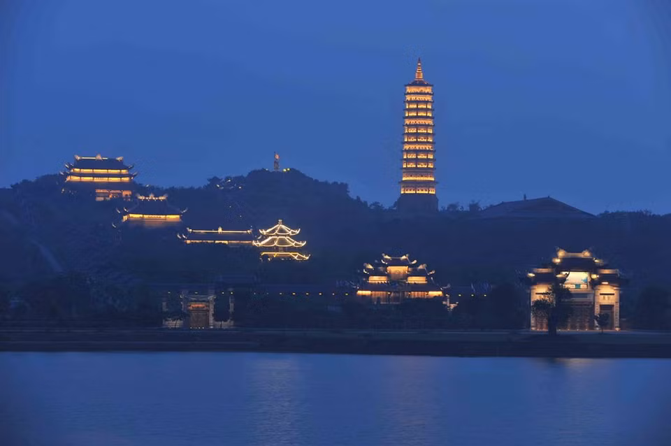 La pagoda de Bai Dinh en la noche (Fuente: VNA)