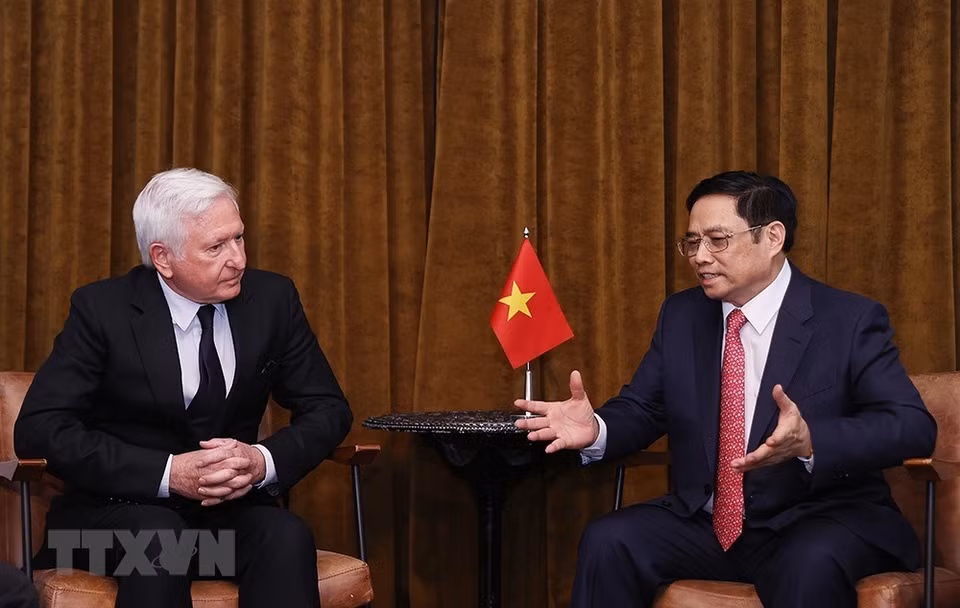El primer ministro vietnamita, Pham Minh Chinh, recibió al presidente global del grupo Pacific Land, Patrick McKillen (Fuente: VNA)