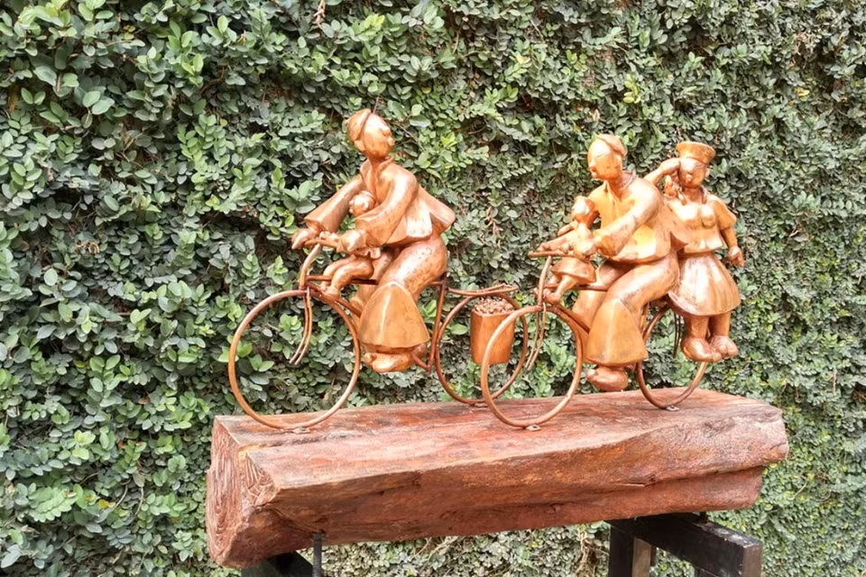 Escultura “Mercado vespertino”