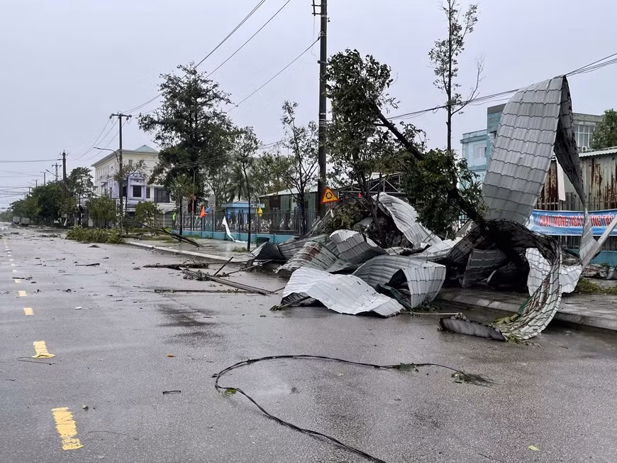 La tormenta Noru causa algunos daños en la ciudad de Tam Ky (Fuente: VNA)
