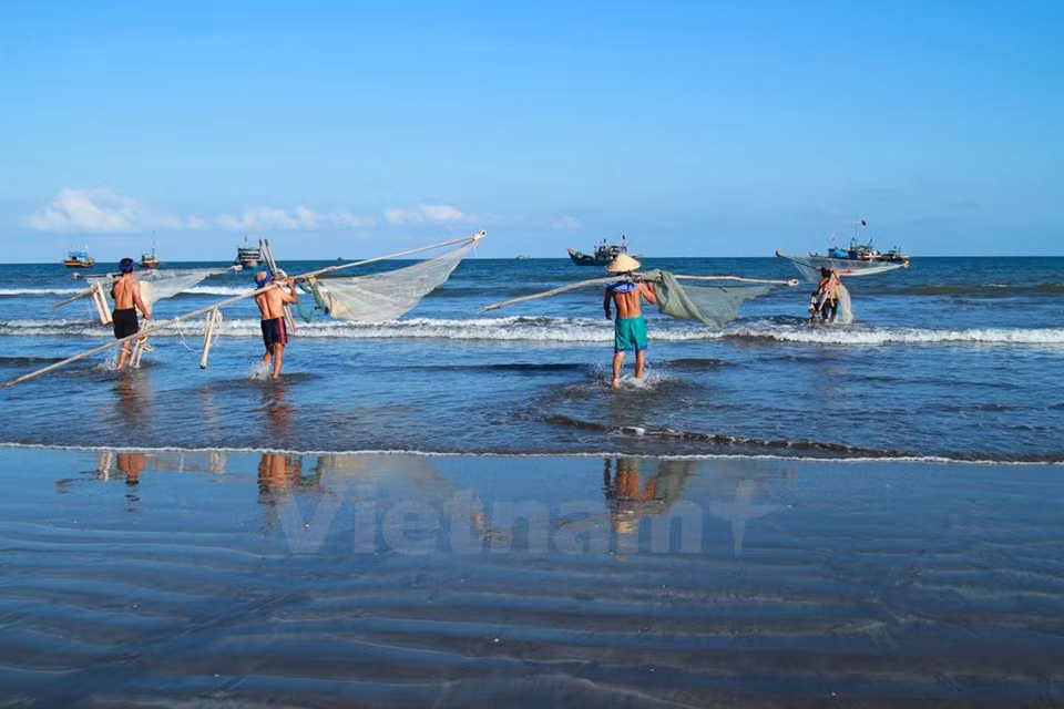 Los lugareños dicen que la temporada tiene lugar cuando el mar se tranquiliza, y alcanza el culmen en el primer mes lunar.