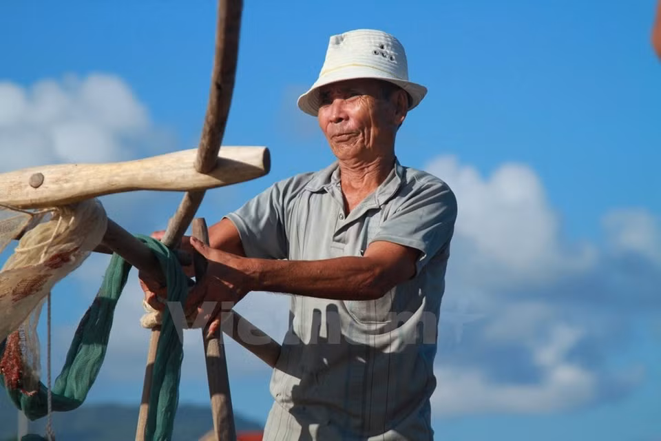 A los 80 años de edad, Pham Ngoc Thuc sigue “partiendo para la caza” cada vez que “echa de menos al mar”.