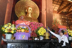 Presidente de Asamblea Nacional rinde homenaje a los heroicos mártires en Ciudad Ho Chi Minh (Foto: daibieunhandan.vn)