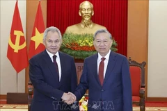 El secretario general del Partido Comunista de Vietnam, To Lam, recibe a Serguéi Shoigú, secretario del Consejo de Seguridad de la Federación de Rusia. (Foto: VNA)