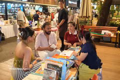 El Festival del Libro y la Cultura Noctura en Ciudad Ho Chi Minh forma espacio de intercambio para lectores. (Foto: VNA)