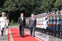 El presidente de Vietnam, Luong Cuong, recibe al Rey de Jordania, Abdullah II bin Al Hussein. (Foto: VNA)