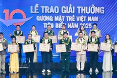Vietnam honra a los 10 jóvenes más destacados de 2025 (Foto: VNA)
