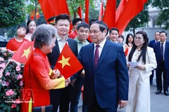 Primer ministro de Vietnamemite su voto en el barrio capitalino de Tay Ho