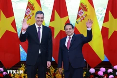 El primer ministro de Vietnam, Pham Minh Chinh, y el presidente del Gobierno de España, Pedro Sánchez Pérez-Castejón. (Foto: VNA)
