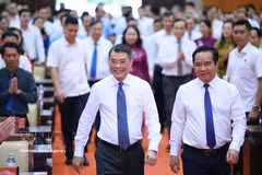 El primer ministro de Vietnam, Le Minh Hung, en su reunión con dirigentes de Ciudad Ho Chi Minh (Foto: VNA)