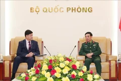 El ministro vietnamita de Defensa, general Phan Van Giang, y el subsecretario de Defensa de Filipinas, Irineo C. Espino. (Foto: VNA)