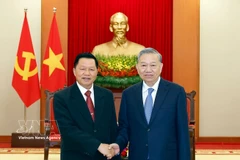El secretario general del Partido Comunista de Vietnam, To Lam, recibe al ministro de Seguridad Pública de Laos, teniente general Vanthong Kongmany. (Foto: VNA)