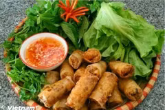 Rollitos de primavera, plato popular de Vietnam (Foto: VNA)
