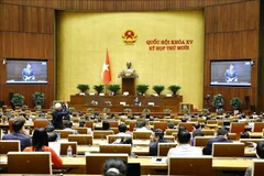 El ministro de Finanzas, Nguyen Van Thang, rinde cuenta ante la Asamblea Nacional. (Foto: VNA)