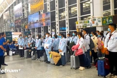 Trabajadores realizan trámites para laborar en el extranjero. (Foto: Vietnam+)