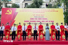 Vietnam celebra 96 años de la fundación del Partido con exposición fotográfica (Foto: VNA)