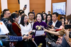 La vicepresidenta de la Asamblea Nacional y miembro del Consejo Electoral Nacional (CEN), Nguyen Thi Thanh, en declaración ante la prensa. (Foto: VNA)