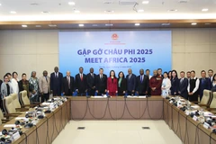 Participantes en el evento. (Foto: VNA)