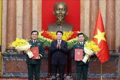 Presidente promueve a dos oficiales al rango de Coronel General. (Foto: VNA)