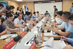 Las autoridades vietnamitas han activado todos los protocolos de emergencia ante la inminente llegada del tifón BUALOI, la décima tormenta tropical del año, que se prevé impacte con fuerza extrema en la costa centro-norte del país el 29 de septiembre. (Foto: VNA)