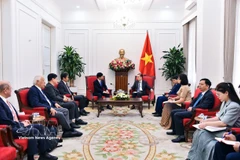 El ministro de Asuntos Exteriores, Le Hoai Trung, en la reunión con el gobernador de Okayama, Ibaragi Ryuta. (Foto: Ministerio de Asuntos Exteriores)