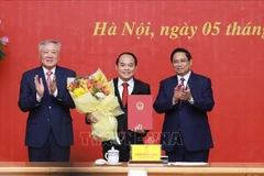 El primer ministro de Vietnam, Pham Minh Chinh, designa a Nguyen Quoc Doan, miembro del Comité Central del Partido Comunista y vicepresidente del Tribunal Popular Supremo, como nuevo subinspector general permanente de gobierno. (Foto: VNA)