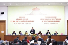 El secretario general de la Asamblea Nacional de Vietnam y jefe de su Oficina, Le Quang Manh, preside la conferencia de prensa. (Foto: VNA)