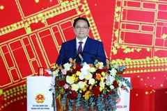 El primer ministro de Vietnam, Pham Minh Chinh, preside la ceremonia de inicio de dos grandes proyectos: la Zona Industrial Tan Trao y la central térmica de gas natural licuado (GNL) de Hai Phong, con una inversión combinada de unos siete mil millones de dólares. (Foto: VNA)